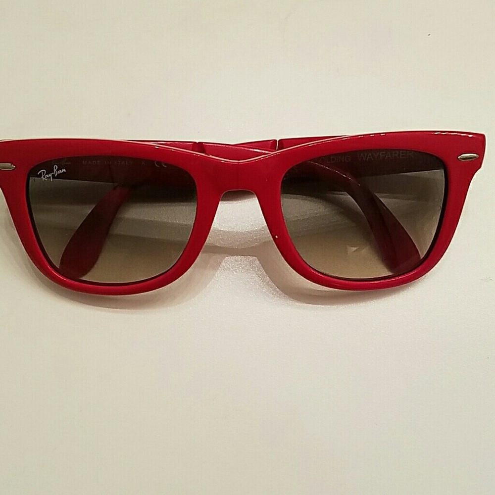 RAY BAN Foldable Shades.